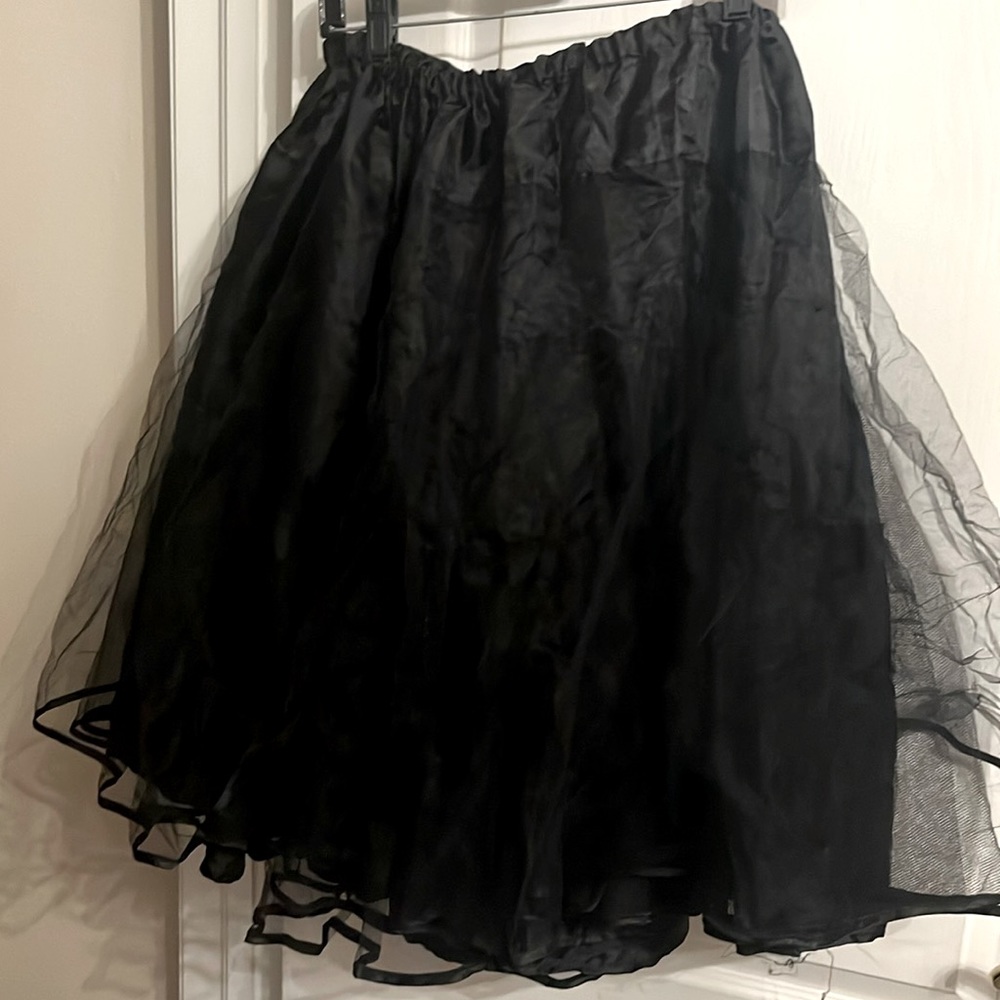 Black tulle under skirt